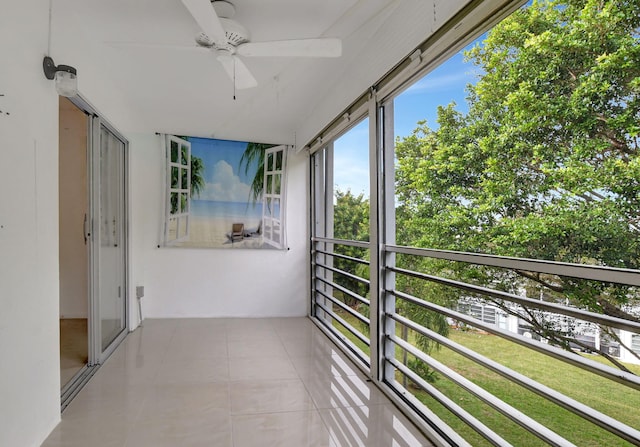 balcony featuring ceiling fan