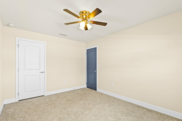 carpeted empty room featuring ceiling fan