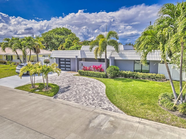 contemporary house featuring a front lawn