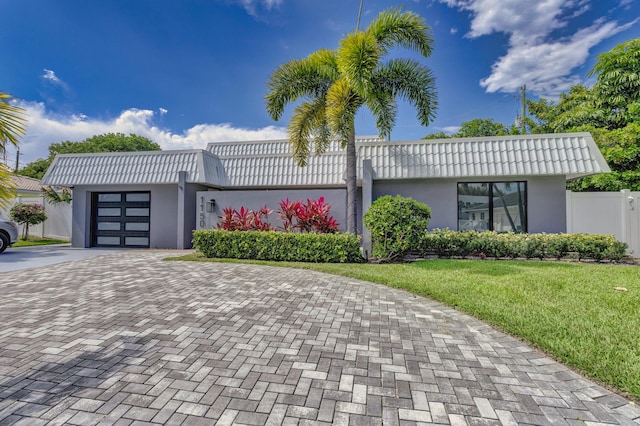 view of front of home featuring a front yard and a garage