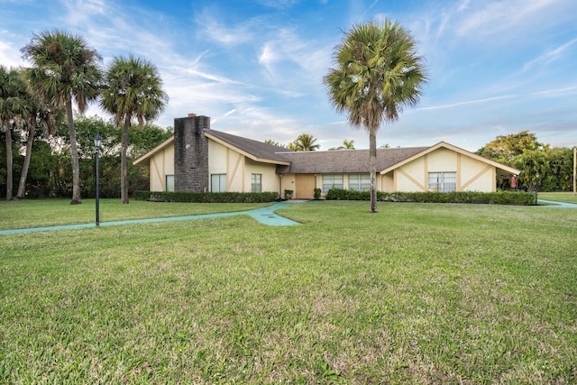 ranch-style house featuring a front lawn