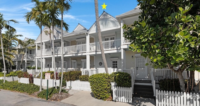 view of front of home featuring a fenced front yard and a gate