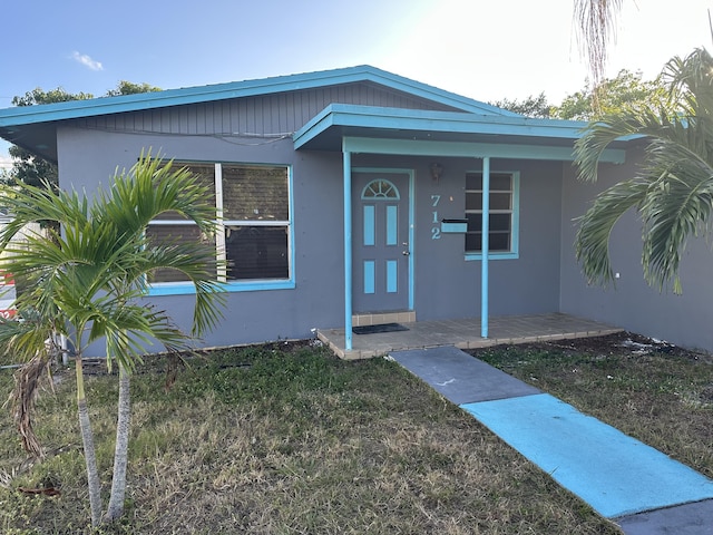 view of front of house featuring a front yard