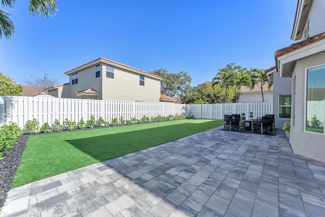 view of yard featuring a patio