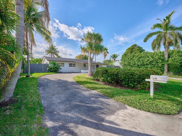 single story home with a front yard