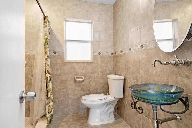 bathroom featuring sink, toilet, and a shower with shower curtain