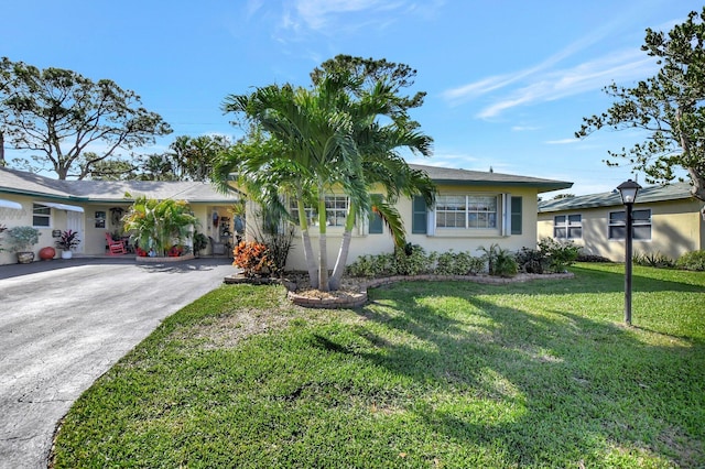 single story home featuring a front yard