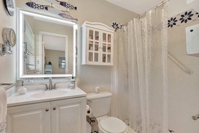 bathroom with a shower with shower curtain, vanity, and toilet