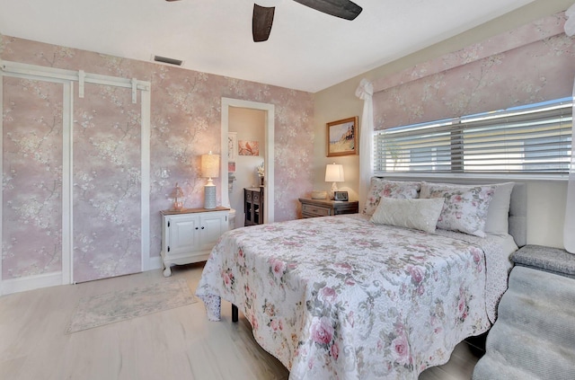 bedroom featuring ceiling fan