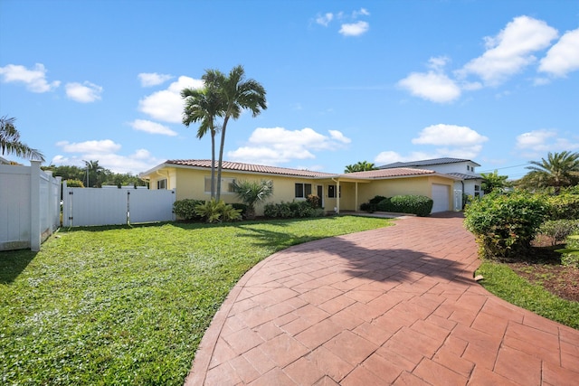 view of front of home featuring a front yard and a garage