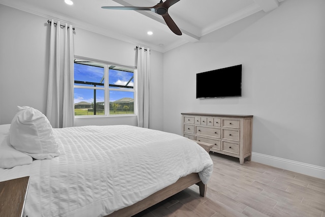 bedroom with recessed lighting, a ceiling fan, ornamental molding, light wood-type flooring, and baseboards