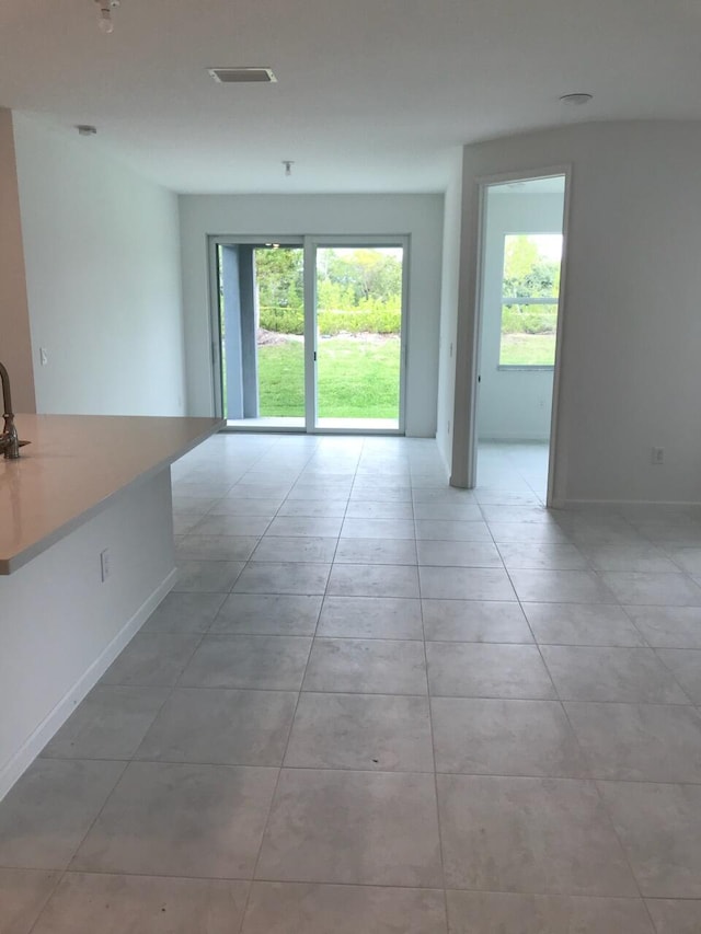 unfurnished room featuring light tile patterned floors