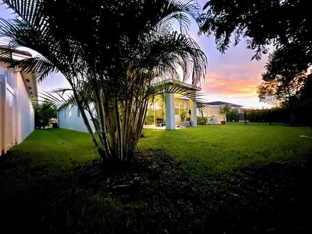 view of yard at dusk