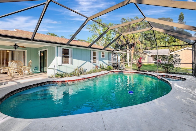 view of swimming pool with a lanai, ceiling fan, and a patio area