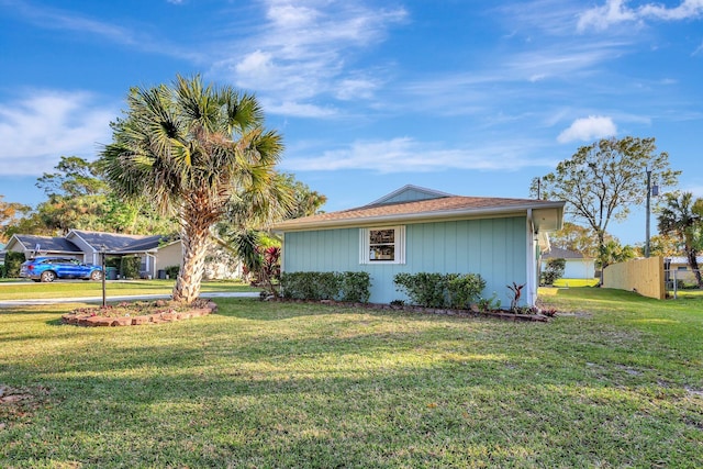 view of front of property featuring a front yard