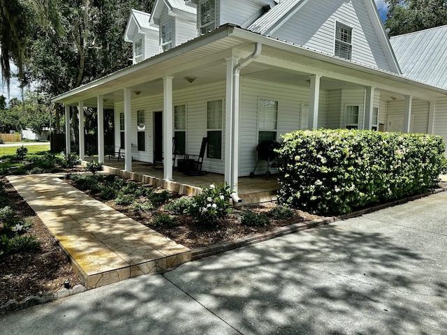 view of front of home featuring covered porch