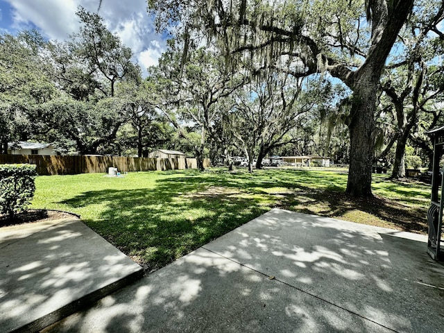 view of yard featuring a patio