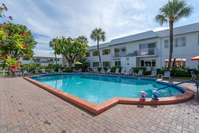 view of swimming pool