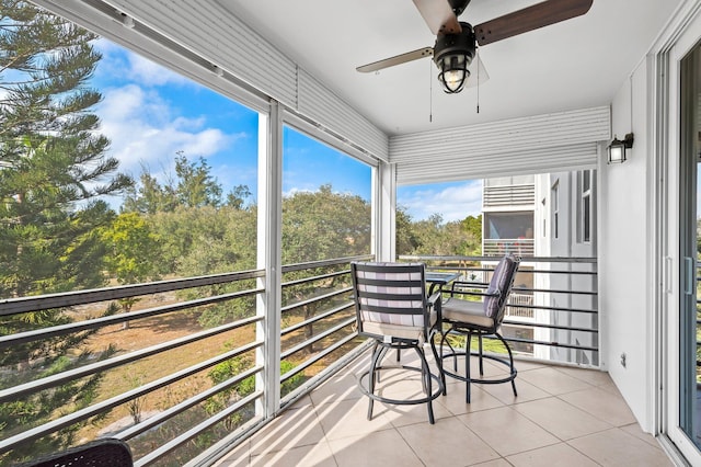 sunroom / solarium featuring ceiling fan