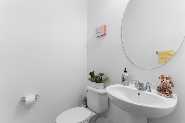 bathroom featuring toilet and sink