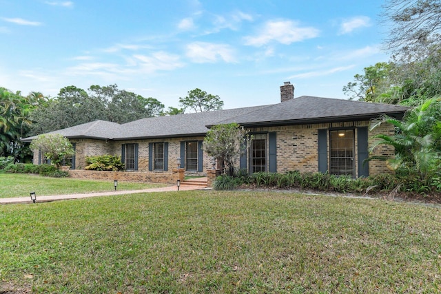 single story home featuring a front lawn