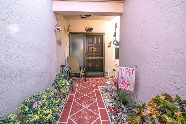 6140 Kings Gate Cir, Delray Beach, FL 33484 - doorway to property featuring stucco siding
