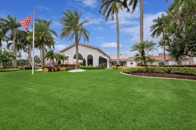 6140 Kings Gate Cir, Delray Beach, FL 33484 - view of green lawn