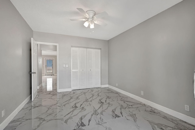 unfurnished bedroom with ceiling fan and a closet