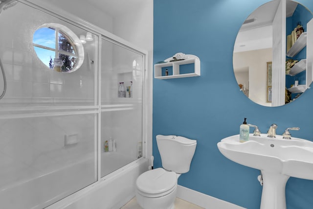 bathroom featuring visible vents, combined bath / shower with glass door, and toilet