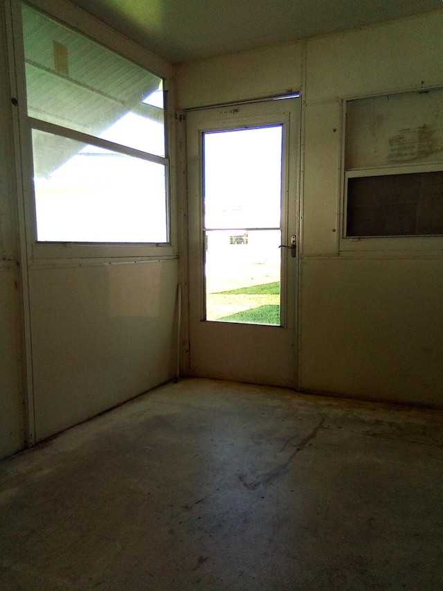 spare room featuring concrete floors