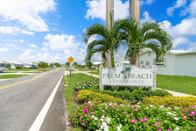 view of community / neighborhood sign