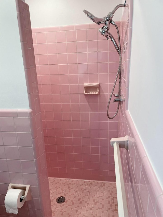 bathroom with a tile shower