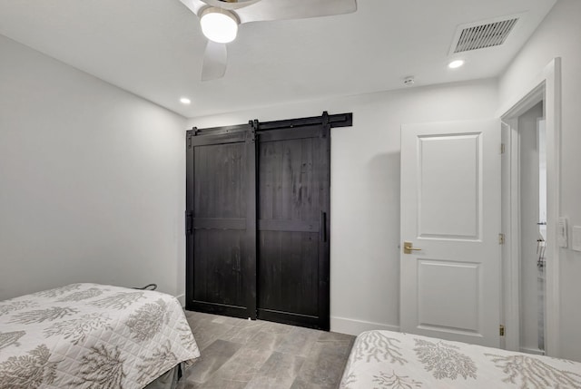 bedroom with a barn door, a closet, and ceiling fan