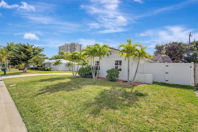 view of front of property with a front yard