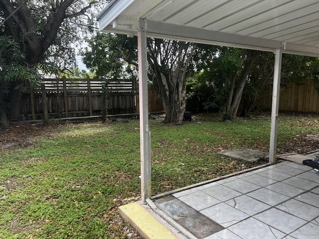 view of yard featuring a patio