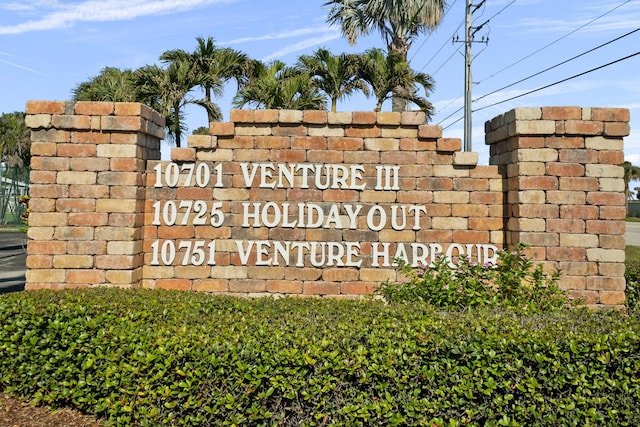 view of community / neighborhood sign