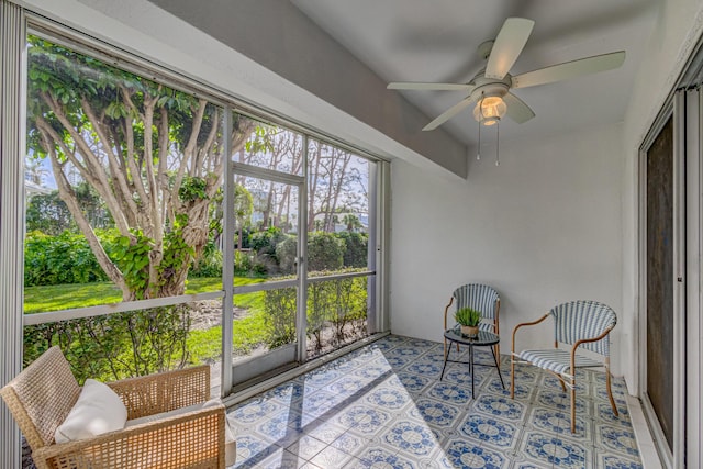 sunroom / solarium with ceiling fan
