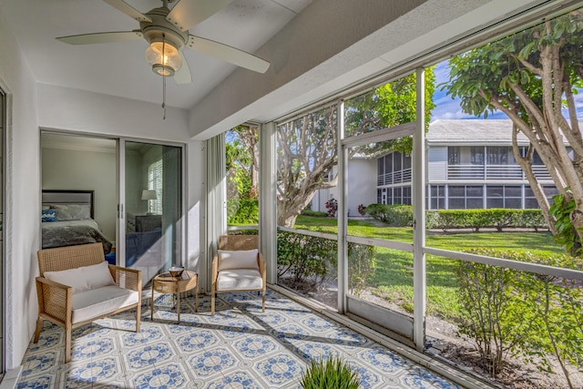 sunroom featuring a ceiling fan