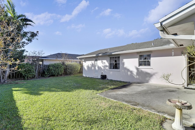 view of yard with a patio area