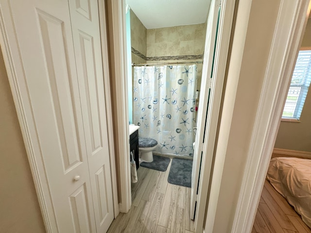 bathroom with shower / tub combo