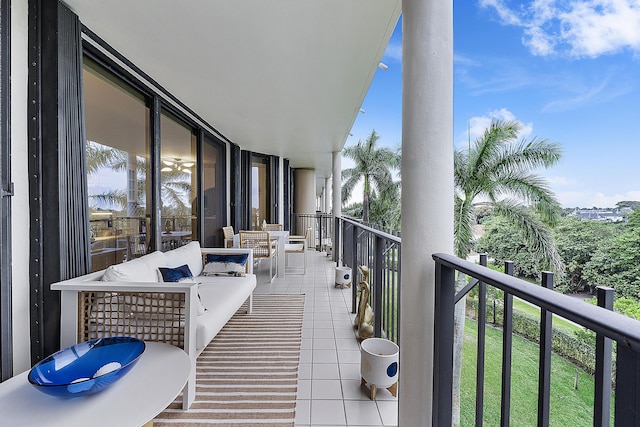 balcony featuring an outdoor hangout area