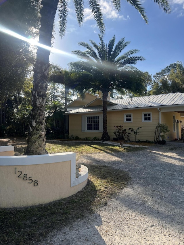 view of front of property