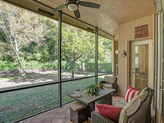 sunroom with ceiling fan