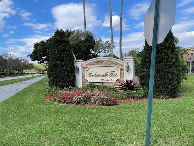 community / neighborhood sign with a yard