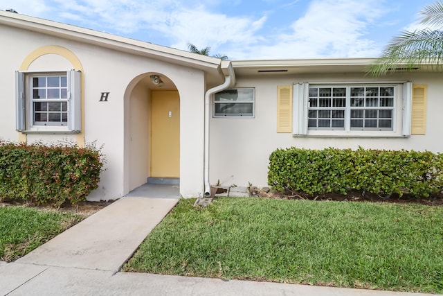 entrance to property with a yard