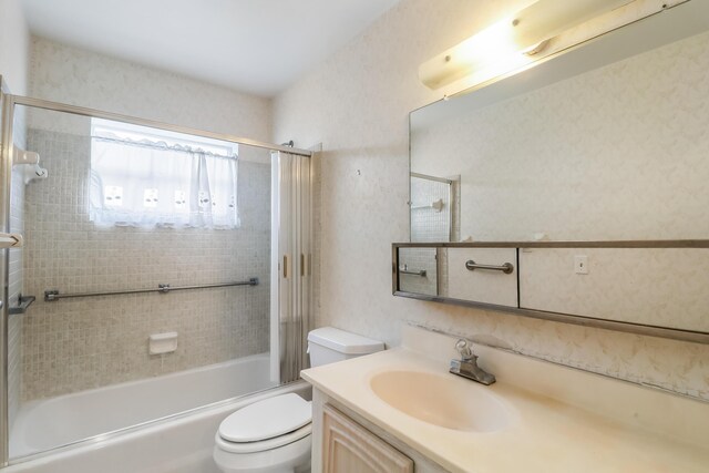 unfurnished bedroom featuring hardwood / wood-style flooring, ceiling fan, and a closet