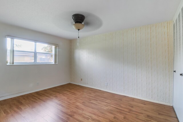 unfurnished sunroom with ceiling fan