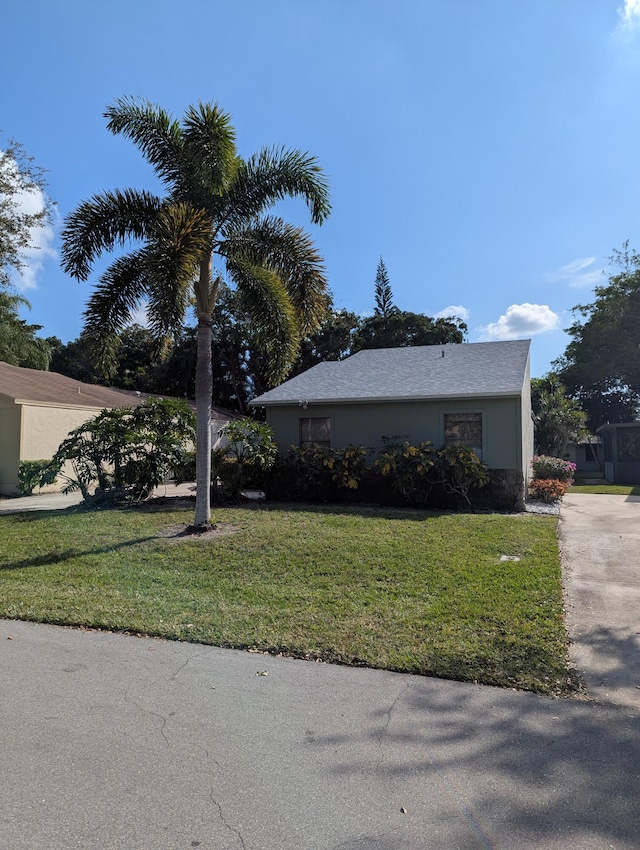 view of front of house with a front yard