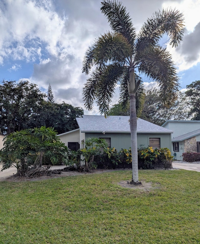 view of side of property featuring a yard