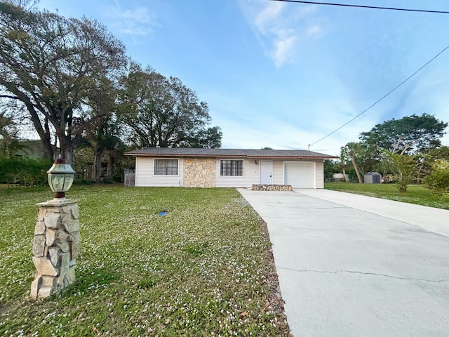 ranch-style house featuring a front lawn and a garage